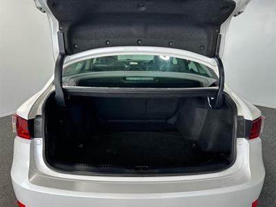2014 Lexus IS300h - Thumbnail