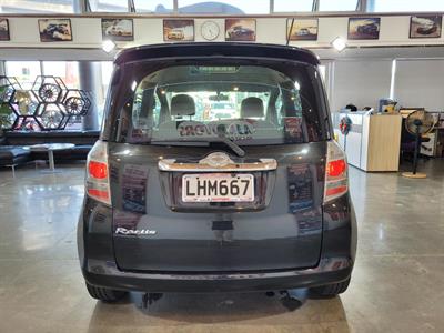 2005 Toyota Ractis - Thumbnail