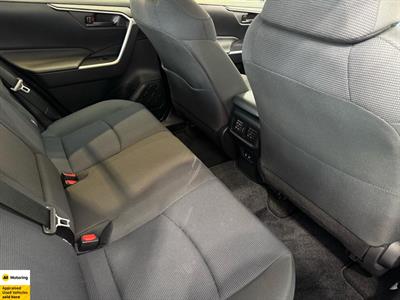 2021 Toyota RAV4 - Thumbnail