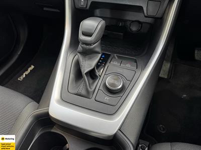 2021 Toyota RAV4 - Thumbnail