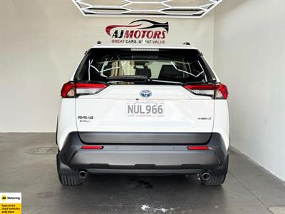 2021 Toyota RAV4 - Thumbnail