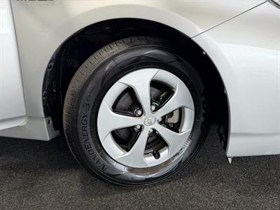 2012 Toyota Prius - Thumbnail