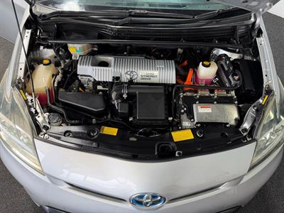 2012 Toyota Prius - Thumbnail