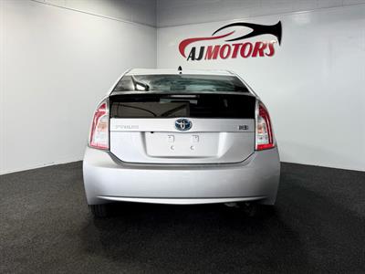 2012 Toyota Prius - Thumbnail