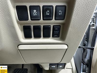 2017 Nissan Elgrand - Thumbnail