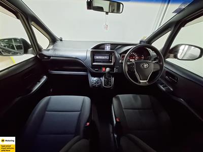 2015 Toyota Noah - Thumbnail