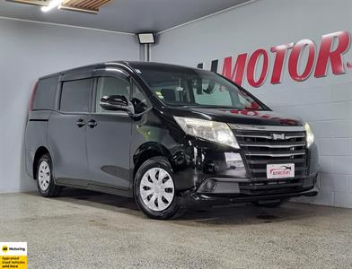 2015 Toyota Noah - Thumbnail