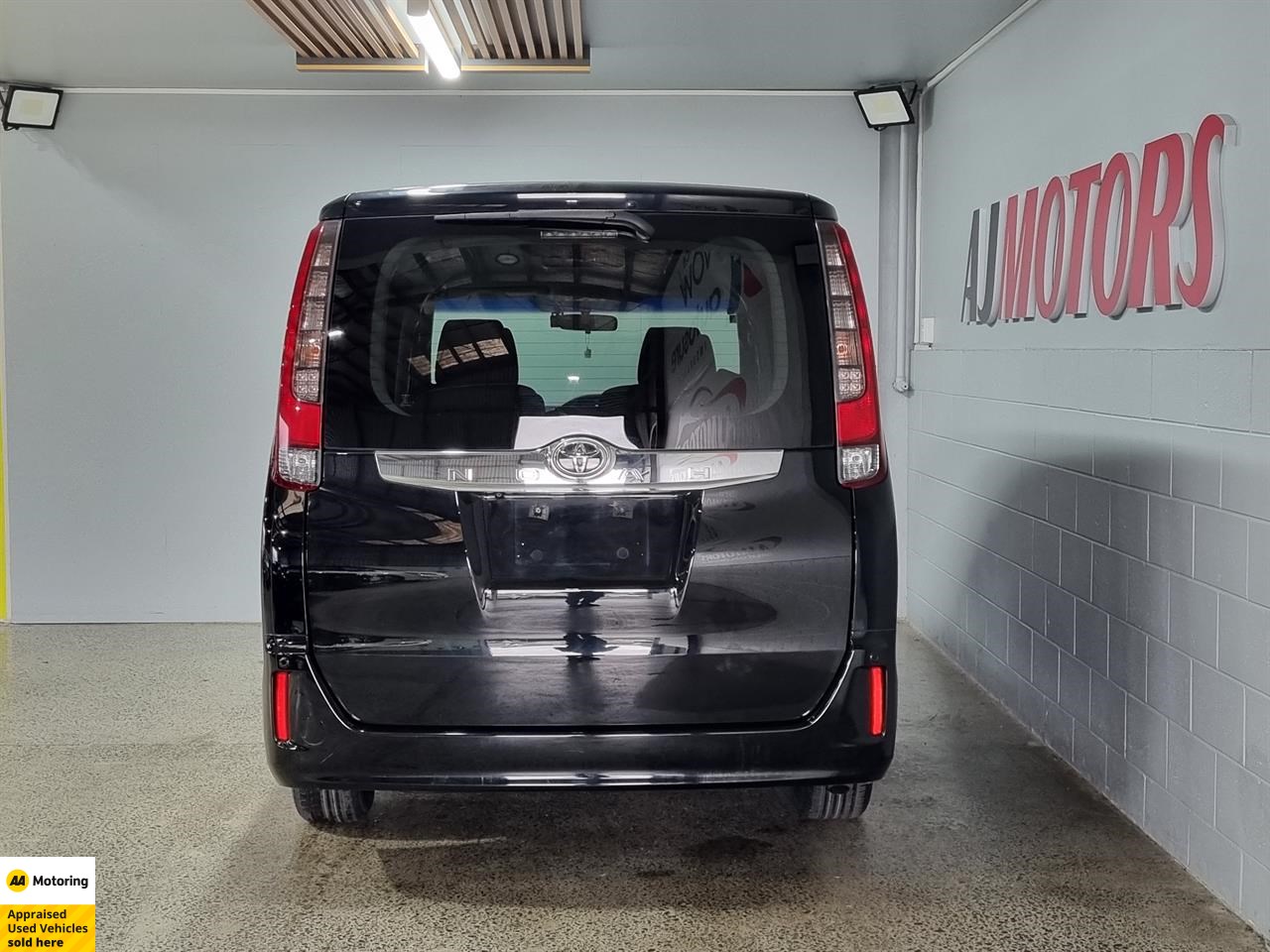 2015 Toyota Noah