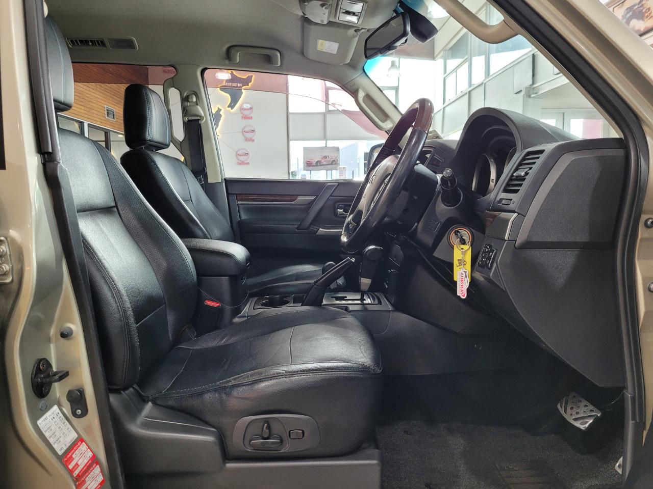 2013 Mitsubishi Pajero