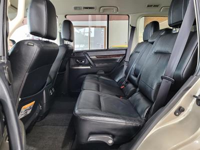 2013 Mitsubishi Pajero - Thumbnail