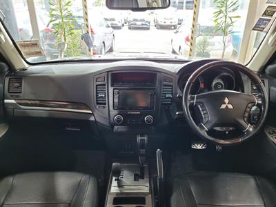 2013 Mitsubishi Pajero - Thumbnail