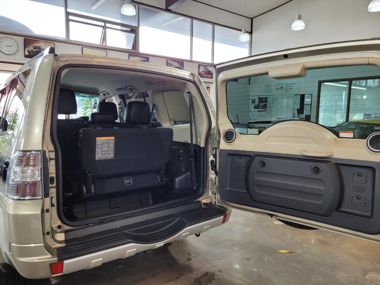 2013 Mitsubishi Pajero