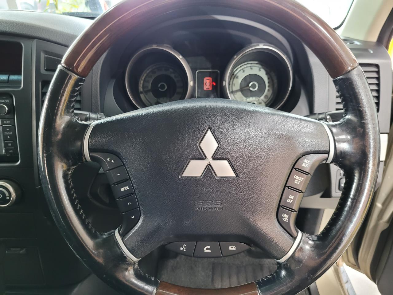 2013 Mitsubishi Pajero