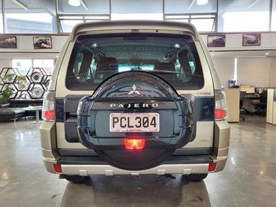 2013 Mitsubishi Pajero - Thumbnail