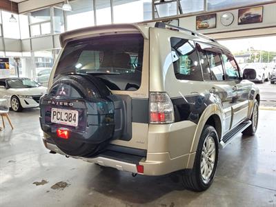 2013 Mitsubishi Pajero - Thumbnail