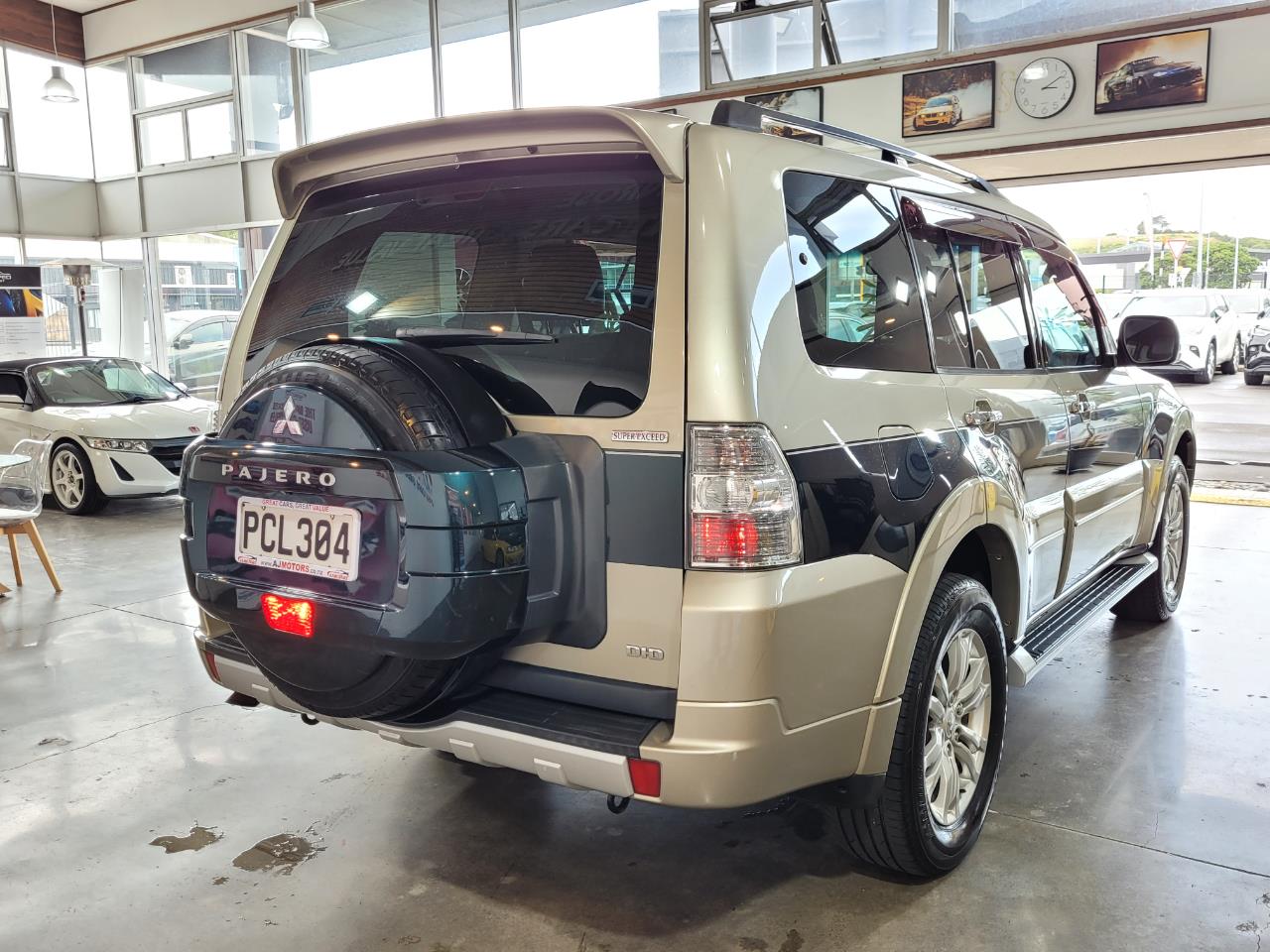 2013 Mitsubishi Pajero