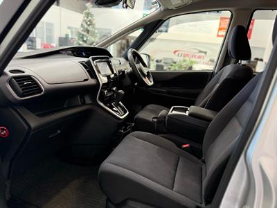 2018 Nissan Serena - Thumbnail