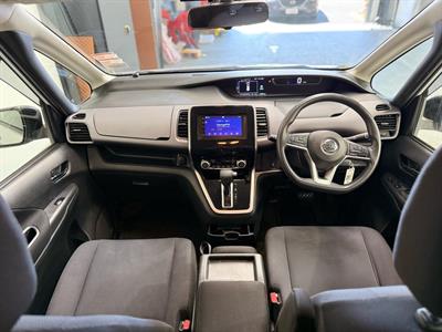 2018 Nissan Serena - Thumbnail