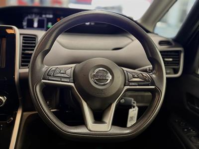 2018 Nissan Serena - Thumbnail