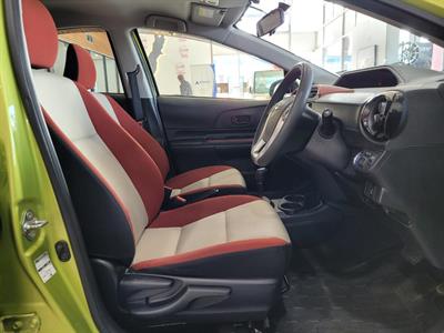 2015 Toyota Aqua - Thumbnail