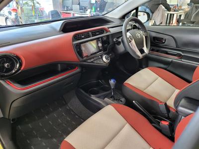 2015 Toyota Aqua - Thumbnail