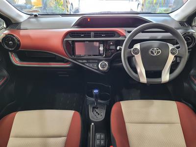 2015 Toyota Aqua - Thumbnail