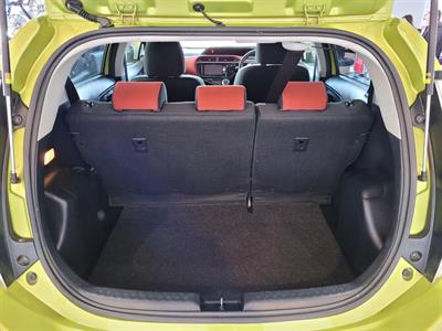 2015 Toyota Aqua - Thumbnail
