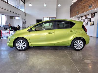 2015 Toyota Aqua - Thumbnail