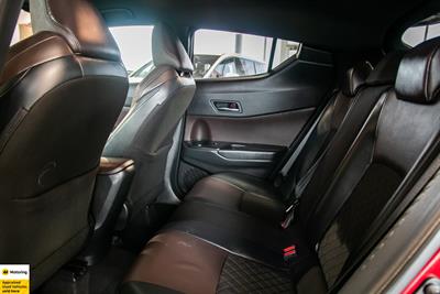 2017 Toyota C-HR - Thumbnail