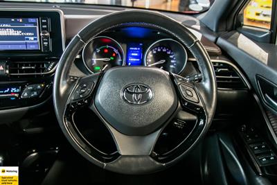 2017 Toyota C-HR - Thumbnail