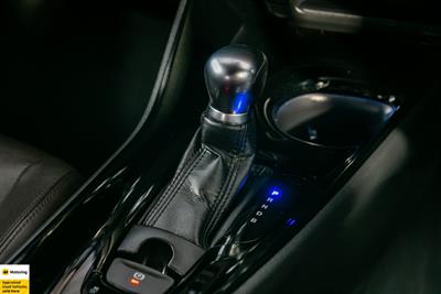 2017 Toyota C-HR - Thumbnail