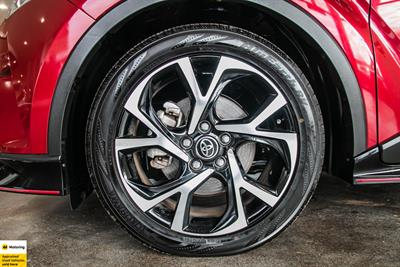 2017 Toyota C-HR - Thumbnail
