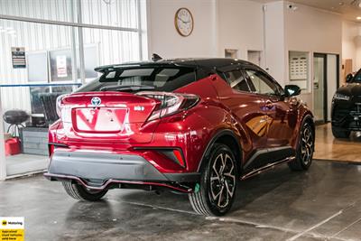 2017 Toyota C-HR - Thumbnail