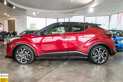 2017 Toyota C-HR - Thumbnail