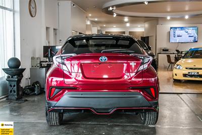 2017 Toyota C-HR - Thumbnail
