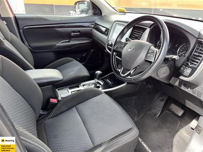 2021 Mitsubishi Outlander - Thumbnail