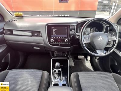 2021 Mitsubishi Outlander - Thumbnail