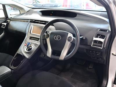 2013 Toyota Prius - Thumbnail