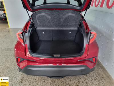 2017 Toyota C-HR - Thumbnail