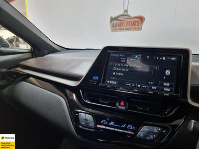 2017 Toyota C-HR - Thumbnail