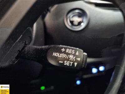 2017 Toyota C-HR - Thumbnail