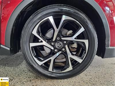 2017 Toyota C-HR - Thumbnail