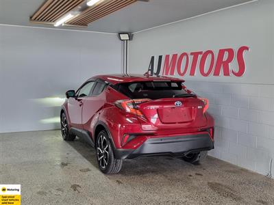 2017 Toyota C-HR - Thumbnail