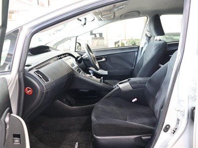 2012 Toyota Prius - Thumbnail