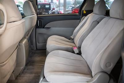 2009 Toyota Estima - Thumbnail