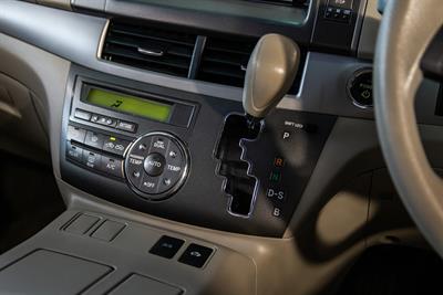 2009 Toyota Estima - Thumbnail