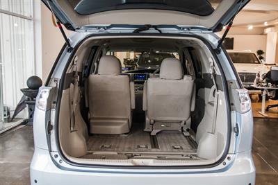 2009 Toyota Estima - Thumbnail