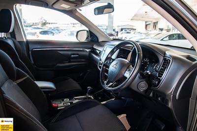2020 Mitsubishi Outlander - Thumbnail