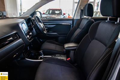 2020 Mitsubishi Outlander - Thumbnail