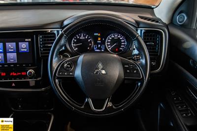 2020 Mitsubishi Outlander - Thumbnail